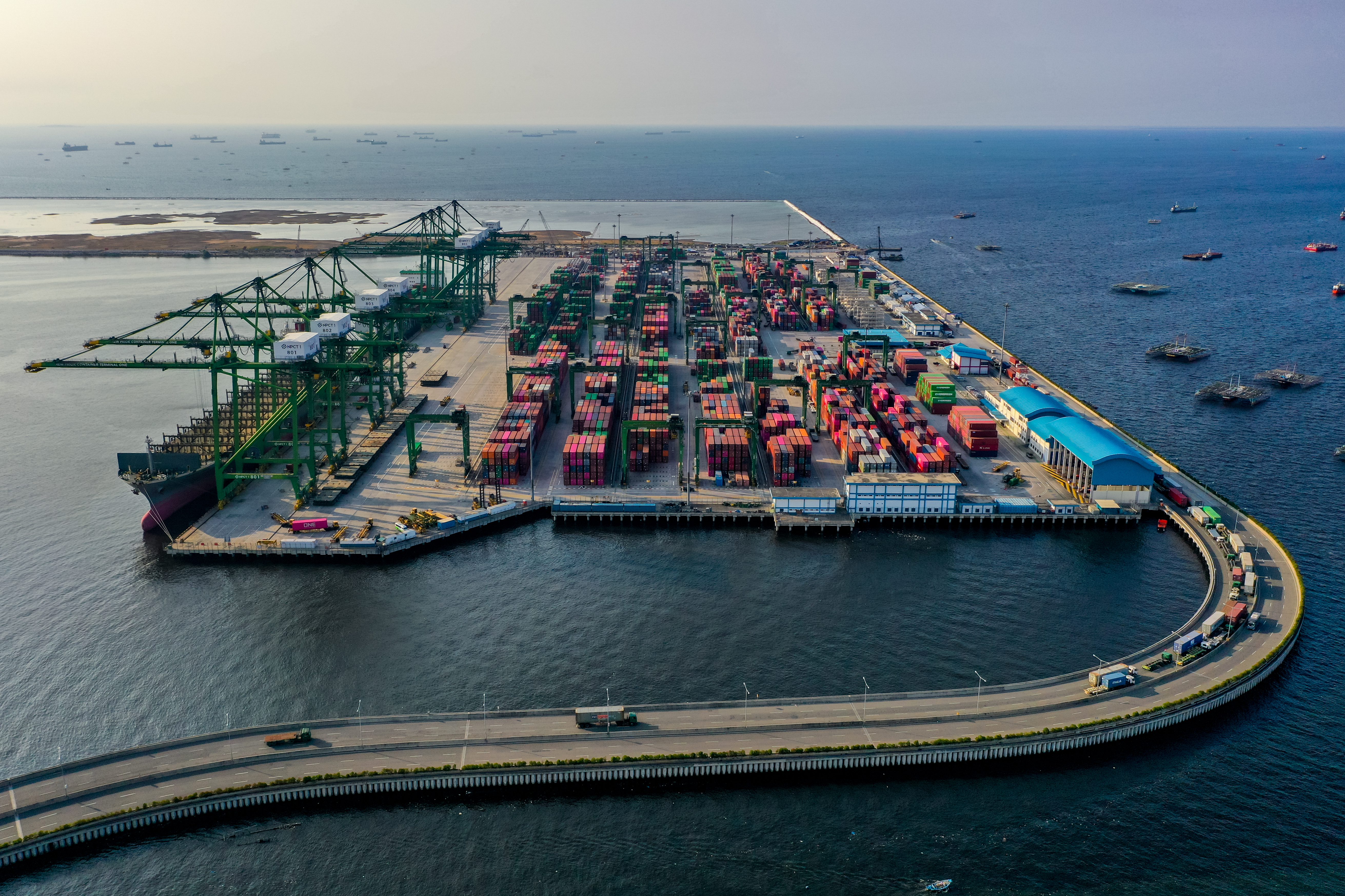 Is Customs Clearance Slowing Down UK Trade? A Look at Felixstowe Operations